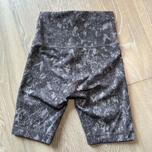 lululemon Wunder Train High-Rise Shorts 8" Lunar Rock Camo Sz2